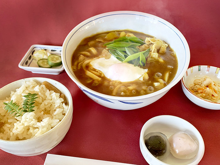 お蕎麦屋さんのカレーうどん