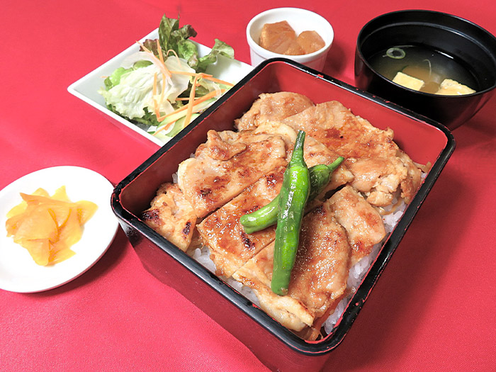 長寿味噌焼き豚重